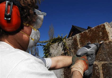 Comment déterminer quels sont les travaux à la charge du propriétaire et ceux à la charge. Le Télégramme - Travail au noir. Clients marrons!