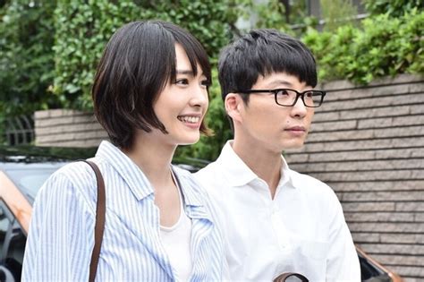 星野源と新垣結衣が１９日、電撃結婚を発表した。 ２人はそれぞれの所属事務所を通じて、コメントをｆａｘで送付。 報告の最後には、「星野源 新垣結衣」と直筆の連名を添えた。 丁寧に書かれながら、そっくりな素朴な字体。 【画像】新垣結衣×星野源の"契約結婚"「逃げるは恥だが役に ...