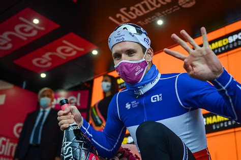 También todos los resultados de cada etapa, por equipos y en la montaña de la edición actual. Clasificación de la undécima etapa del Giro de Italia 2020