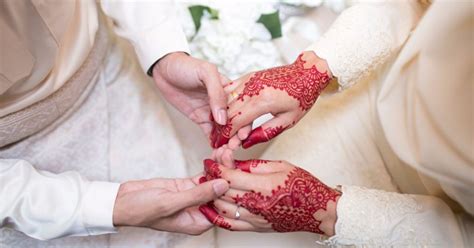 Tidak ada salahnya anda yang akan memiliki momongan memberi nama anak cewek islam tersebut. "Jadi Orang Perempuan Jangan Syok Sangat Bila Keluarga ...