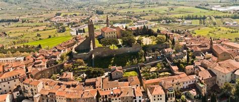 Il santa chiara non è in venditaby radio effe. Itinerario Valdichiana - Cosa vedere e Visitare ad Arezzo ...