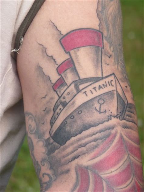 Möchten sie ein tattoo am oberarm innen, das ihre männliche muskulatur auf natürliche weise zur geltung bringt? Blauer Bock: Dampfer (Oberarm innen) | Tattoos von Tattoo ...