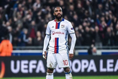 Arsenal fans on social media have been quick to spot what alexandre lacazette did during the celebrations for the club's second goal against . Foot OL - OL : « L'empereur » Lacazette explique sa ...