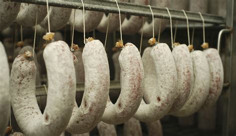 200 g 100 g 14,95 kč % 29,90 Kostelecké uzeniny rozšířily výrobní kapacity salámů s ...