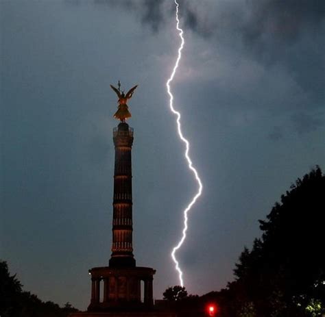Wirklich ein super schönes schauspiel wenn sie nachts zu jeder vollen stunde anfangen zu glitzern ! 49 HQ Images Wann Leuchtet Der Eiffelturm : Der Eiffelturm ...