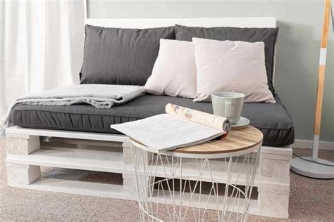 Anleitung i palettenmöbel selber bauen i #diy i #couch i #palettencouch i #palettenmöbel. Couch Bankig selber bauen - Alle Möbel | Couch selber bauen