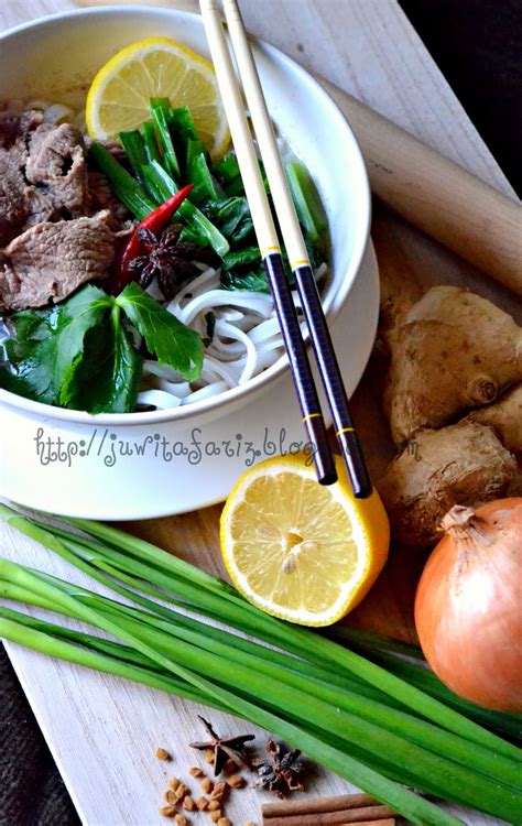 Resepi sup tulang merupakan makanan yang sangat popular dikalangan masyarakat melayu dan sangat sesuai jika dihidangkan pada waktu malam yang dingin. Resepi Mee Rebus Sup Tulang - October Z