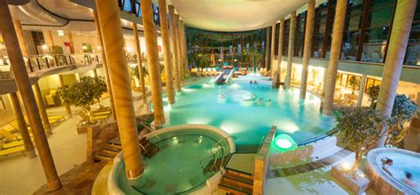 Dive in and unwind from the city's hustle and bustle with our hotel's wellness partner carolus thermen, aachen. Belastingverhoging voor sauna in Duitsland | Grensgangers