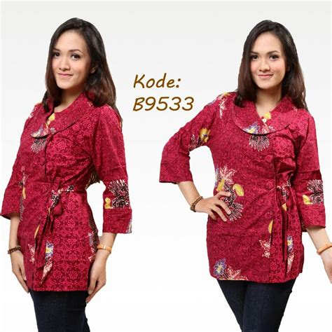 Tampilan yang modis menjadikan baju ini sangat diminati oleh kaum hawa karena modelnya yang modern dan stylis. Glow's Shop: BLUS BATIK KANCING TALI SAMPING #RP. 107.000