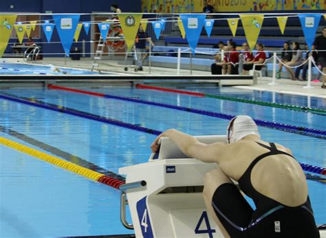 In doing, she also beat olympic gold medallist and record holder penny oleksiak, who finished the race over a second behind in 1:57.24. Penny Oleksiak Talks 200m Butterfly Canadian Record