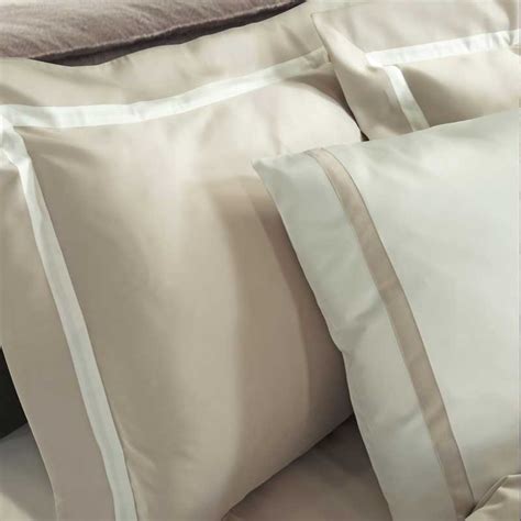 Pur coton d'égypte au procédé low twist, coton satiné longues fibres, goûtez au plaisir du luxe avec notre linge de. Linge de lit Italie Linge de luxe de lit made in Italy ...