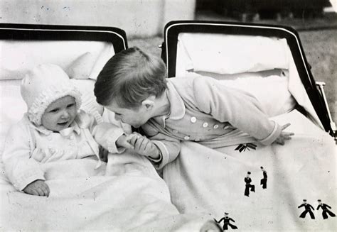 Prinz edward, bruder von charles. Prince Charles and Princess Anne in their prams at ...