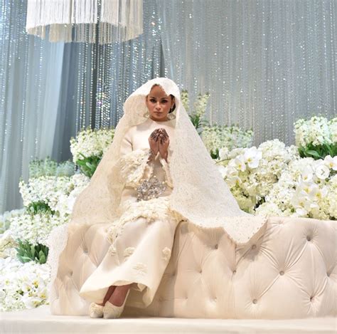 Pasangan sama cantik sama padan izara aishah dan adib khalid telah menggunakan khidmat pereka fesyen tempatan tersohor, datuk rizalman ibrahim untuk majlis pernikahan mereka. Foto Eksklusif Pernikahan IZARA AISHAH & ADIB KHALID yang ...