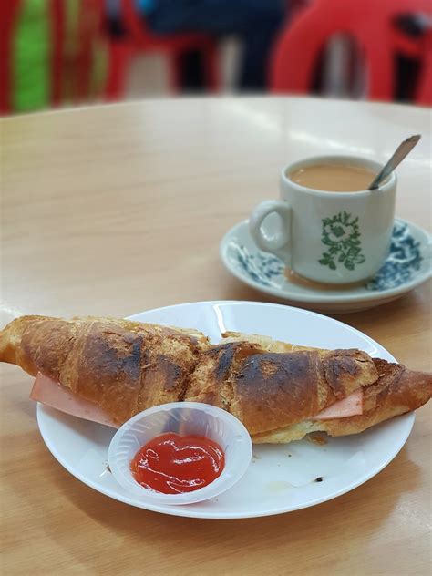 Thong kee cafe has evolved from an old coffee shop in bentong, and now has multiple outlets if you want to try something new, you should order thong kee's unconventional version of roti bakar, which. 青蛙生活点滴 Froggy's Bits of Life: 芝士火腿牛角包 Cheese Ham Croissant ...