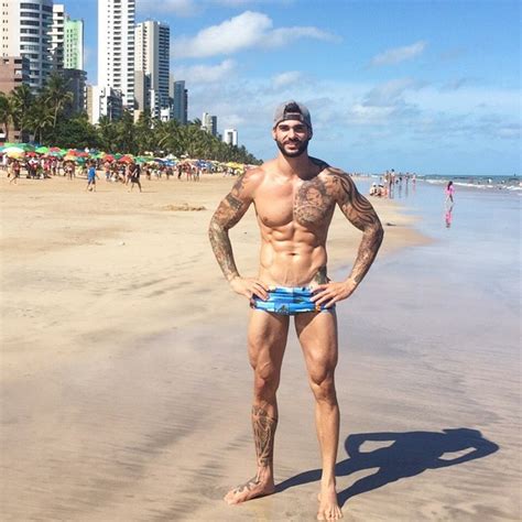 Paparazzo flagra gostosas do bbb nas praias. EGO - Ex-BBB Rodrigo exibe corpo sarado em ida à praia ...