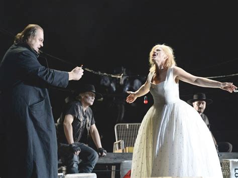 Den stoff für die handlung lieferte die geschichte des niederländischen kapitäns bernard fokke (siehe die sage vom fliegenden holländer). Der Fliegende holländer - Oper Frankfurt (2015-2016 ...