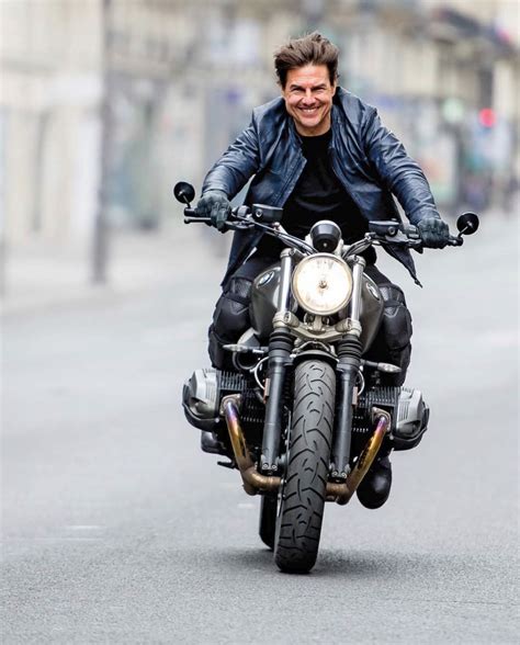 It's been 22 years since the mission impossible franchise kicked off, and hollywood star tom cruise at 56 years of age has the bmw motorcycle comes with a 1,170cc 'boxer' engine thundering down the roads at 110 bhp and 119 nm. Tom Cruise sur une BMW R Nine T Scrambler | Paris 2017 in 2019 | Tom cruise, R nine t scrambler ...