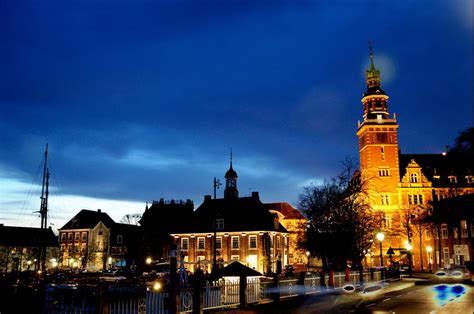 Leer is a town in the district of leer, the northwestern part of lower saxony, germany. Leer : Rathaus Foto & Bild | architektur, stadtlandschaft ...