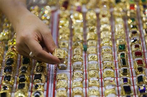 Không hề có máy móc hay dụng. Giá vàng SJC vượt 61 triệu đồng - Tin tức mỗi ngày 24h