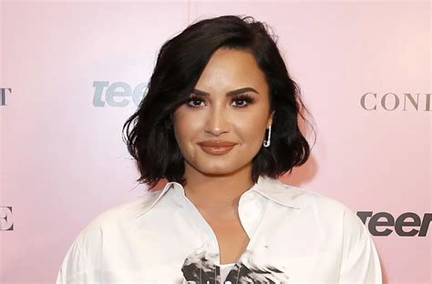 Demi Lovato gets 'survivor' neck tattoo