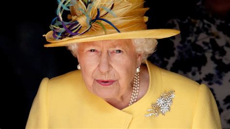 Vicces jelenettel kezdődött a királyi nyaralás skóciában. 93 éves lett II. Erzsébet királynő | 24.hu