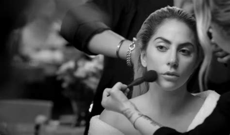 I've got a hundred million reasons to walk away but, baby, i just need one good one to stay. Video Premiere: Lady Gaga - "Million Reasons" - Directlyrics