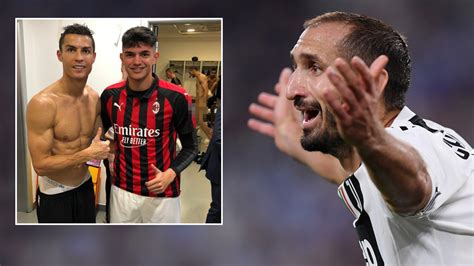He was born to his mother, lucia chiellini (a business manager) and to his father being born to parents who worked high paid and intellectually demanding jobs, young chiellini had the free will to pursue any career of his choice as. 'Nice tackle': Ronaldo snap struck by naked teammate ...