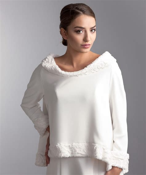 Tous les produits sont fabriqués à la main en france dans notre atelier en vendée. Bolero de mariage en mousseline et fausse fourrure Catena
