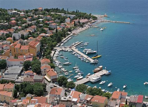 Horúce leto, priezračné more, takmer panenská príroda, stovky ostrovov a ostrovčekov. Hotel Selce (3*) / Travel.Sk