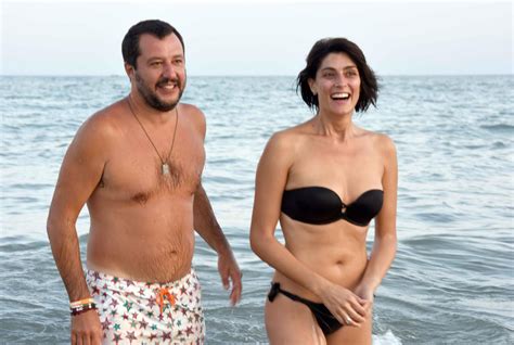 E svela di non essere affatto gelosa della sua nuova compagna, francesca verdini. Elisa Isoardi e Matteo Salvini in vacanza in Puglia ...