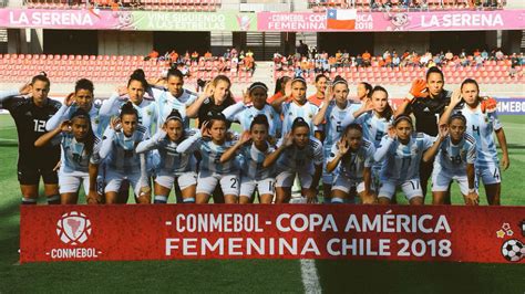 Su organización está a cargo de la asociación del fútbol argentino (afa), la cual es miembro de la conmebol. Fútbol Femenino: La selección femenina de fútbol argentina quiere dejar de ser invisible para la ...