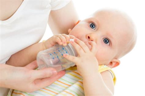 Perkembangan bayi 3 bulan secara fisik dan emosional. Berapa Banyak Bayi Minum Susu Formula Dalam Sehari