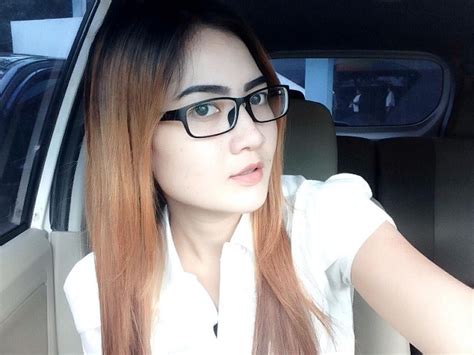 Ia mengawali karier bernyanyinya dengan tampil di berbagai acara bersama grup monata. Foto Bugil HOT Nella Kharisma Terbaru | Cewek Seksi