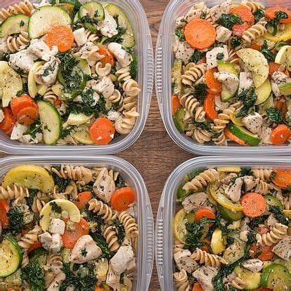 Pineapple jalapeno cilantro rice, breaded chicken and steamed broccoli. Meal-Prep Garlic Chicken And Veggie Pasta | Recipe ...