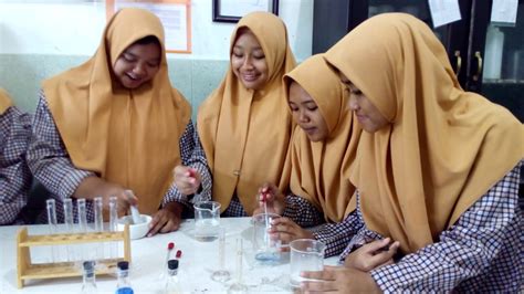 (pegawai epidemiologi, pej kesihatan daerah kemaman). SMA Queen Al Falah - PP. Queen Al Falah