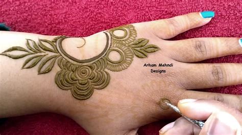 The art or practice of painting elaborate patterns on the skin using henna. Mehndi Designs Simple Patch