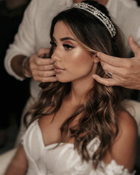 Era para não vazar a informação do casamento do volante thiago maia com a cantora isadora pompeo, mas com um passarinho vermelho e preto contou, não deu para resistir. Veja novas fotos do casamento da cantora Isadora Pompeo ...