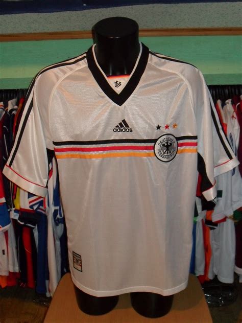 Parmi l'offre, on distingue le modèle domicile qui, pour que vous soyez homme, femme ou enfant, les maillots de foot de l'allemagne conçus par adidas. Mon grenier à maillots: Allemagne - Deutschland 1994, 1996 ...