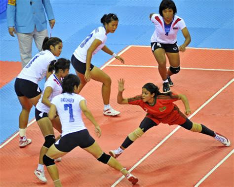 아무튼 시합 규칙이나 단어 같은 건 축구와는 다르게 매우 적어 보이긴 하는데, 아직까진 조금씩 드러내는 것 같습니다. AG 이 종목 뭐지 ② '런닝맨'을 위협하다! '카바디'가 뭐기에 ...