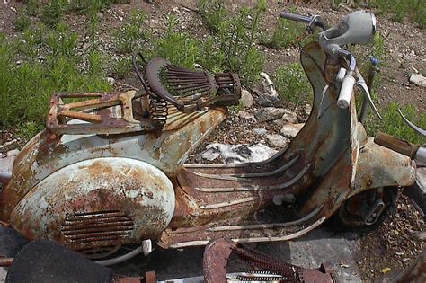 Vespa prices were very competitive, and this, together with its sleek design, is what turned it into a success. Iconic Italian Two Wheeler: 1957 Vendo Vespa