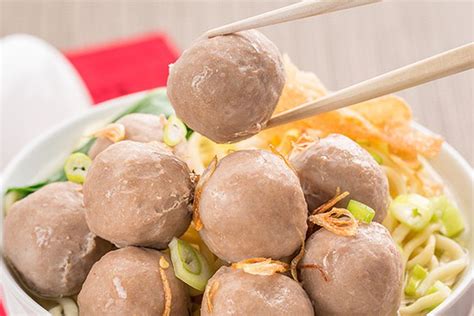 Kali ini kita membuat kuah bakso yang super enak dengan tulangan sapi, jadi kuah tersebut rasanya sangat kiat dan tentunya. Cara Membuat Baso Kambing Super Enak - Cara Membuat Bakso ...