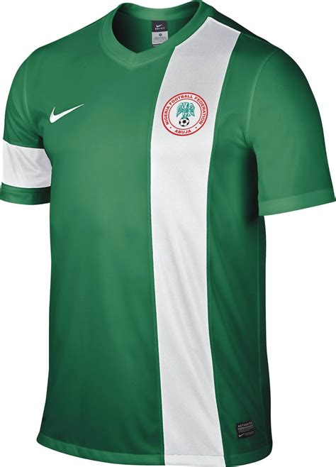 Das neue heimtrikot der nigerianer ist dabei zwar sehr einfach in seiner farblichen ausführung, dies ändert aber nichts an seiner klassischen eleganz. Nike Nigeria 2015 Trikot enthüllt - Nur Fussball