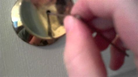 Useful if you've lost your keys. How to unlock a door with a Bobby pin - YouTube