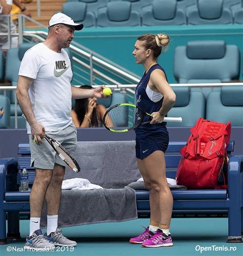 One of romanian professional tennis player is simona halep. FOTO | Simona Halep se pregătește la Miami alături de noul ...