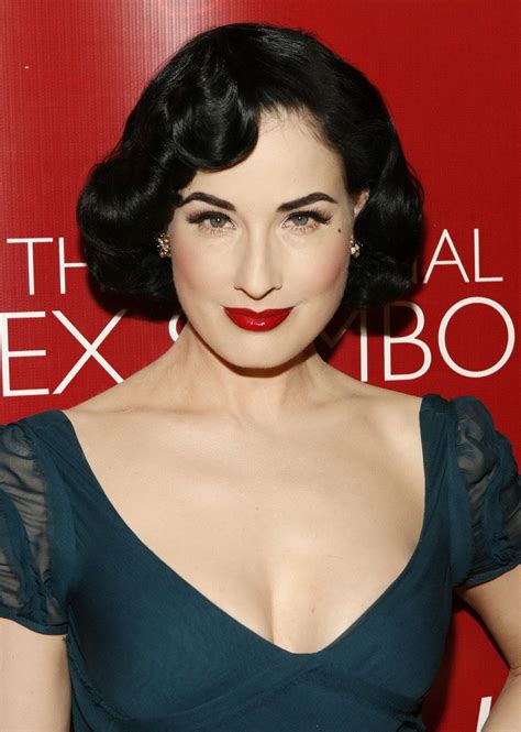 Daven shows you how to recreate the signature dita von teese hairstyle in this hair tutorial for yeah! Dita Von Teese #hair #hairstyle #makeup #model #retro ...