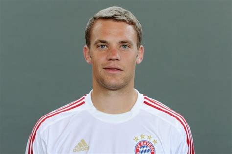 How tall and how much weigh manuel neuer? #1 - Manuel Neuer