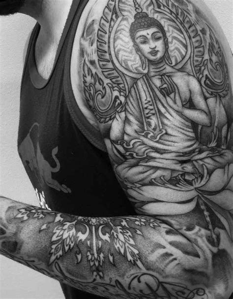 Un superbe tatouage om tibetain affiche un esprit yoga. 1001+ idées | Tatouage symbole bouddhiste - empreint de sagesse