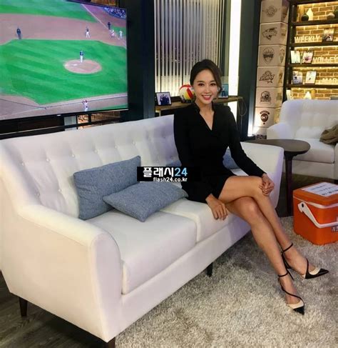 성희롱 논란으로 뭇매를 맞았던 김민아가. 플래시24- > 연예/스포츠 > 베이스볼S 김민아 아나운서 각선미