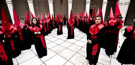 Cristo, que había entrado en una crisis profesional a partir de este año, fue objeto de denuncia en 1991 y 1994. Hermandad Universitaria Cristo de la Luz - Hermandad ...