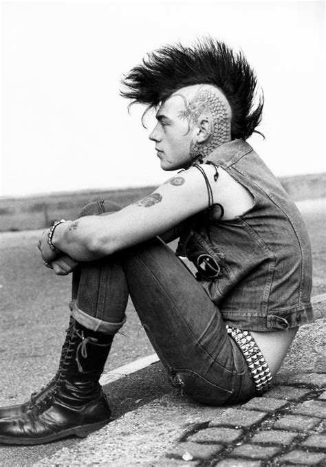 Punk rock musicians often wore strange (punk) hairstyles. 1970 punk : OldSchoolCool